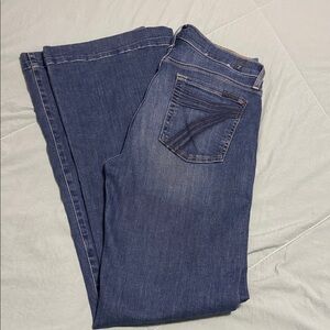 Women’s 7’s flare jeans